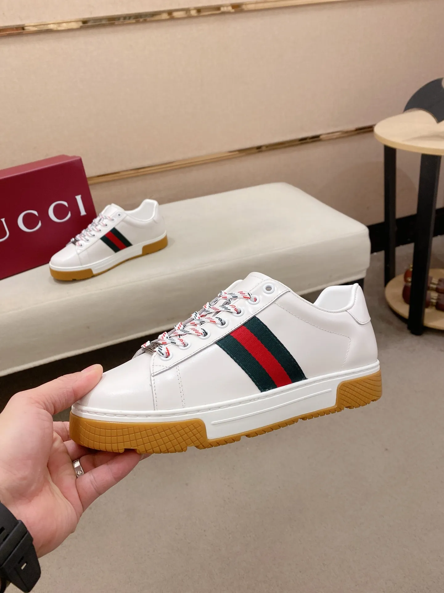 Factory price 442💰New GUCCI (Gucci) counters are available simultaneously, new men's shoes, 😘fabrics are selected imported cowhide, lining: sheepskin lining. 👍🏿 High-end ☄️ air-cushion molded anti-slip rubber outsole, exquisite lines, simple and elegant, comfortable and high-end for leisure travel. Code number: 39 to 44 (45 can be customized and cannot be returned or exchanged)